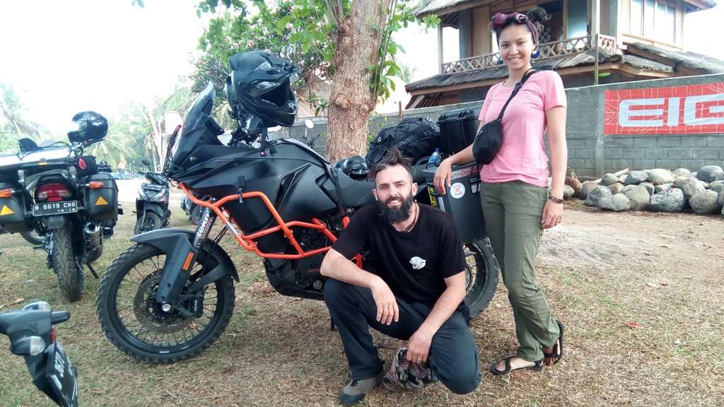 Ini Cerita Gila Pasangan Steve dan Amelia Crombie Keliling Dunia Ini Cerita Gila Pasangan Steve dan Amelia Crombie Keliling Dunia