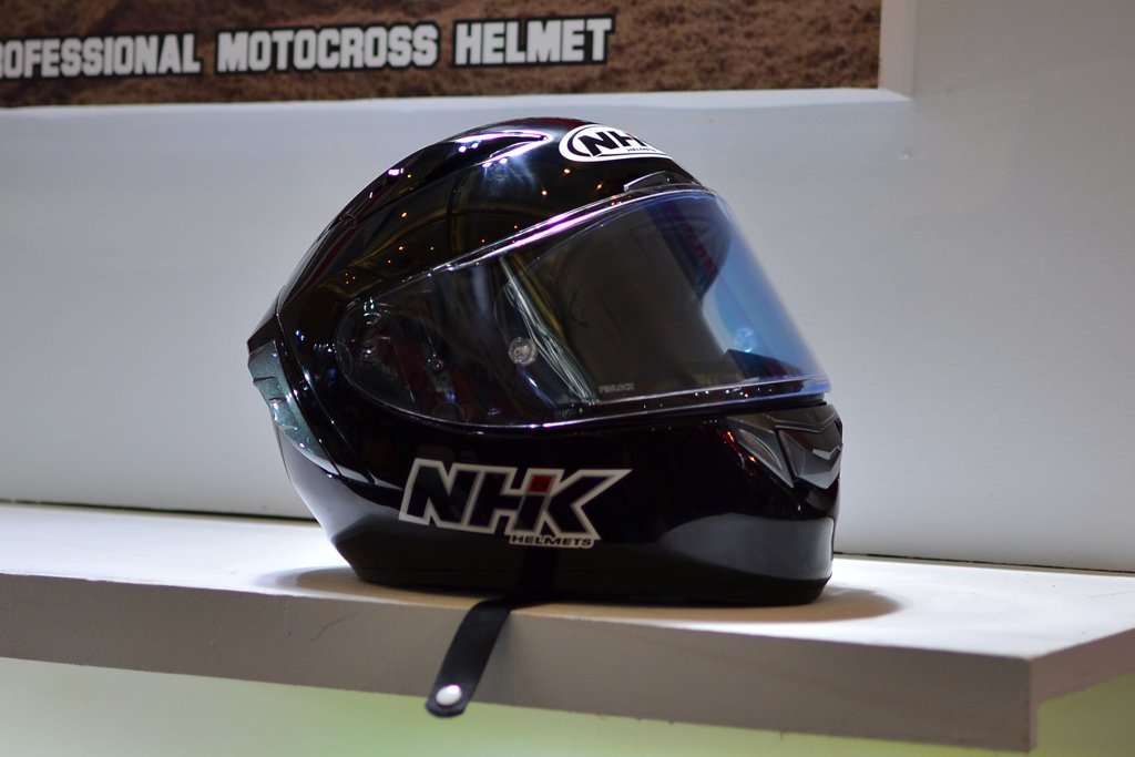 Helm NHK GP-R Tech Berteknologi MotoGP, Dijual Rp 2,8 Juta Helm NHK GP-R Tech Berteknologi MotoGP, Dijual Rp 2,8 Juta