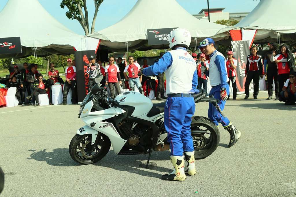 22 Bikers Indonesia Jelajah Malaysia dengan Big Bike Honda