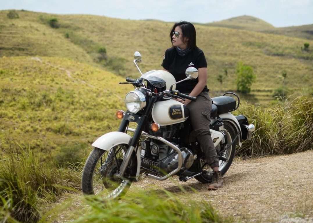 Abrina Eksplorasi Jawa Barat Dengan Royal Enfield Classic 350 Abrina Eksplorasi Jawa Barat Dengan Royal Enfield Classic 350