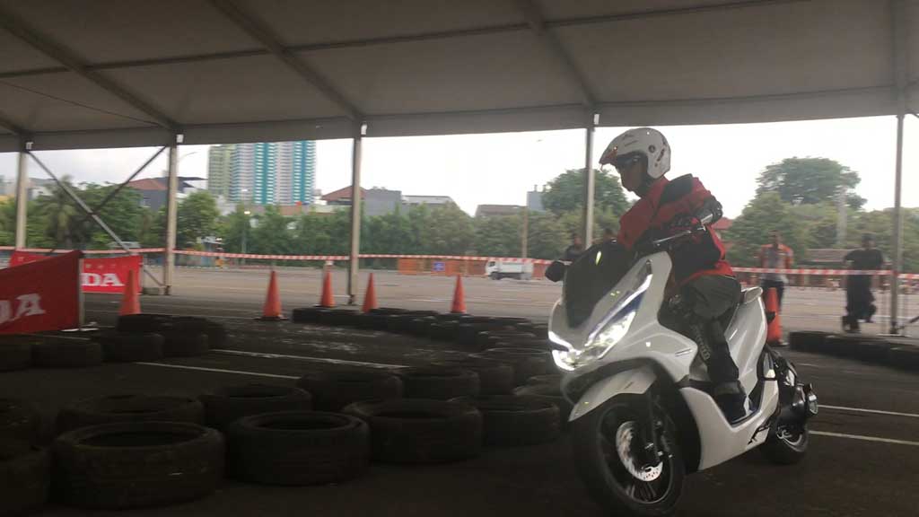 TEST RIDE: Honda PCX Electric, Senyap Tapi Bertenaga TEST RIDE: Honda PCX Electric, Senyap Tapi Bertenaga