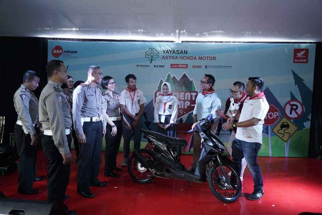 YAHM Edukasi Keselamatan Berkendara Siswa SMK di Student Camp 2019 YAHM Edukasi Keselamatan Berkendara Siswa SMK di Student Camp 2019