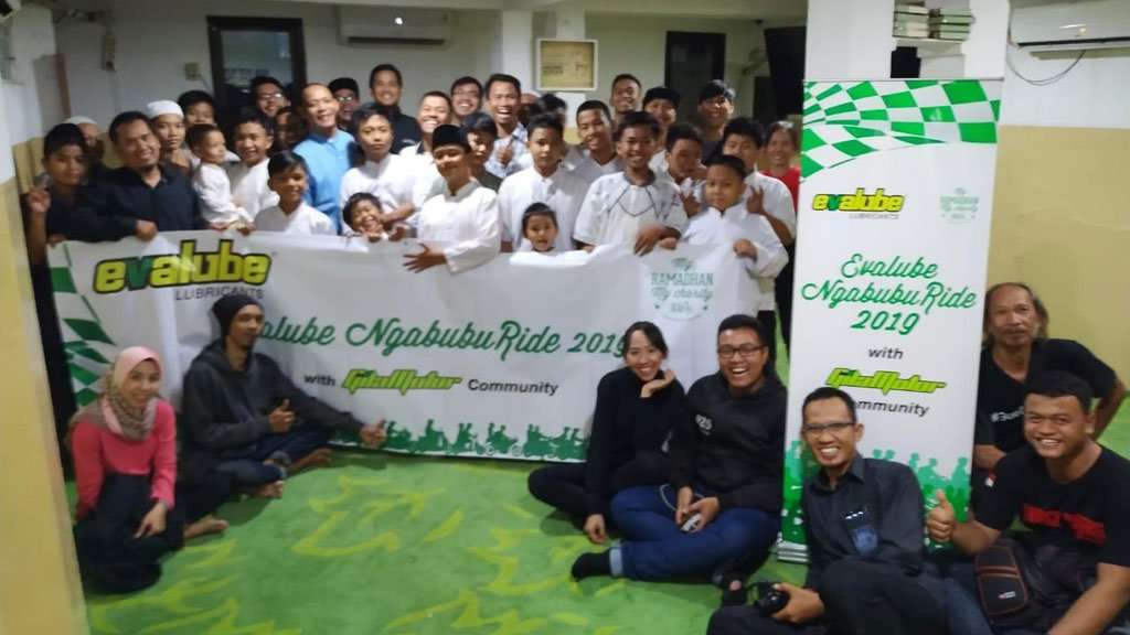 Evalube Ngabuburide di 3 Kota, Cara Asik Evalube Berbagi Evalube Ngabuburide di 3 Kota, Cara Asik Evalube Berbagi