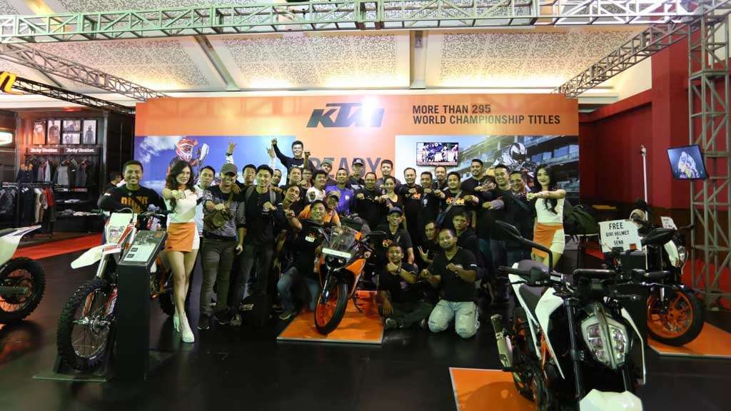 Komunitas KOCI Sambangi Booth KTM di Telkomsel IIMS 2019 Komunitas KOCI Sambangi Booth KTM di Telkomsel IIMS 2019
