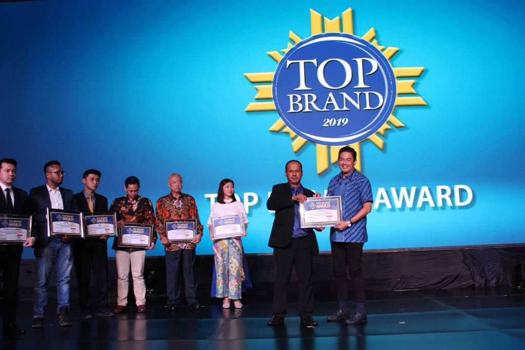 Federal Oil Raih Top Brand Award 2019 Ke-6 Kalinya Berturut-Turut Federal Oil Raih Top Brand Award 2019 Ke-6 Kalinya Berturut-Turut