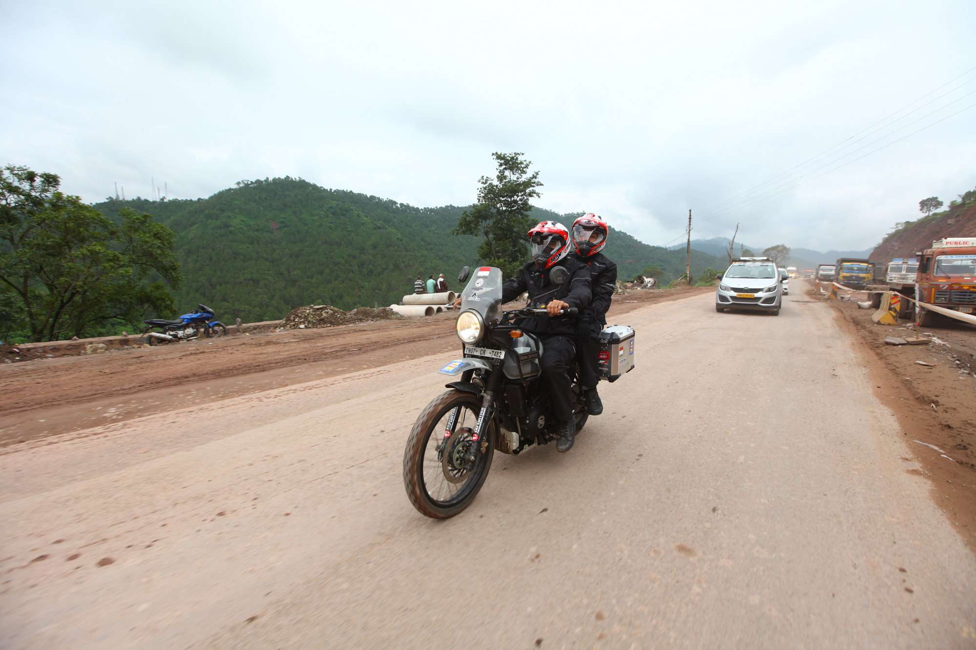 Darius dan Donna Agnesia Bermotor Ke Himalaya, Kini Sampai di Manali Darius dan Donna Agnesia Bermotor Ke Himalaya, Kini Sampai di Manali