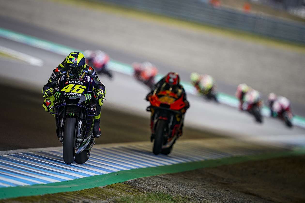 Rossi yang Pantang Menyerah Terjatuh di Motegi Rossi yang Pantang Menyerah Terjatuh di Motegi
