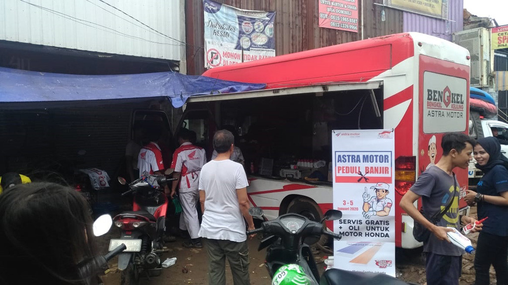 AHM Buka Layanan Khusus untuk Sepeda Motor Honda Korban Banjira AHM Buka Layanan Khusus untuk Sepeda Motor Honda Korban Banjira