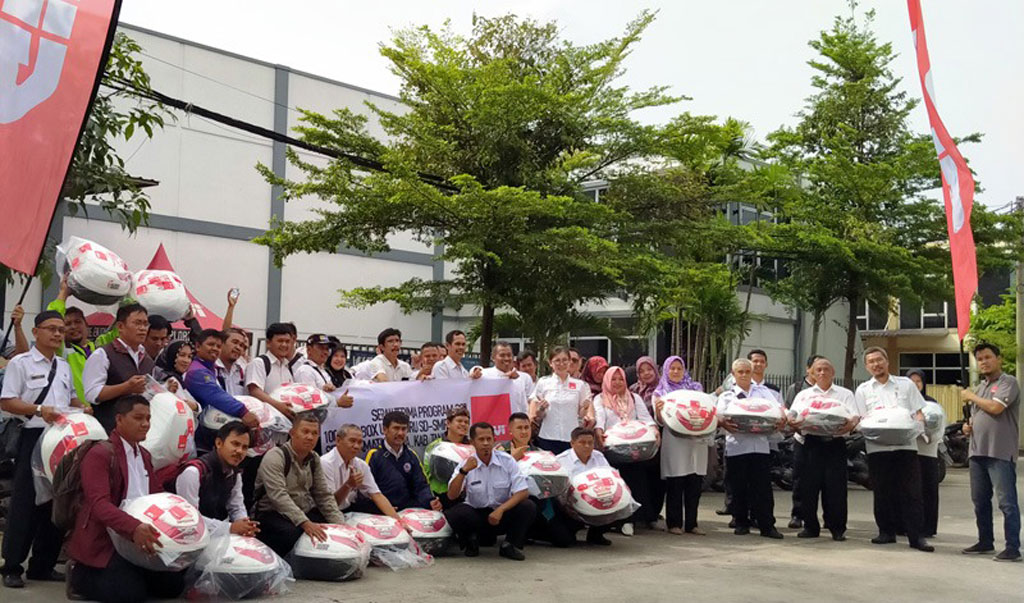 Givi Indonesia Donasikan 100 Box untuk Guru di Cikupa Givi Indonesia Donasikan 100 Box untuk Guru di Cikupa