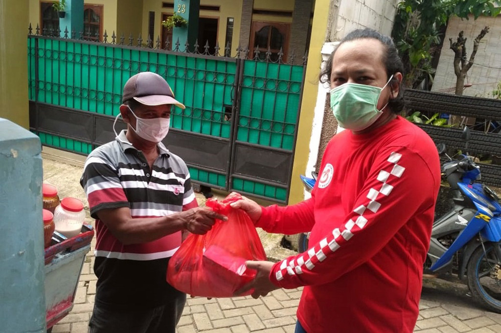 FORWOT dan FORBITAS Bagikan Sembako ke Warga Terdampak COVID-19 FORWOT dan FORBITAS Bagikan Sembako ke Warga Terdampak COVID-19