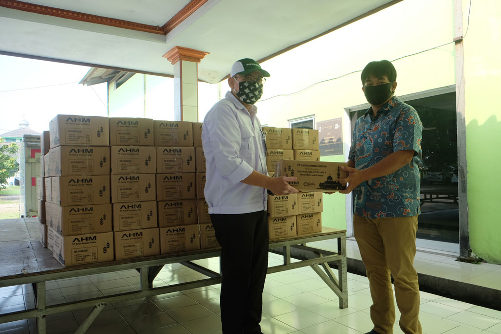 AHM Berbagi 1.100 Paket Sembako Ramadhan untuk Masyarakat AHM Berbagi 1.100 Paket Sembako Ramadhan untuk Masyarakat
