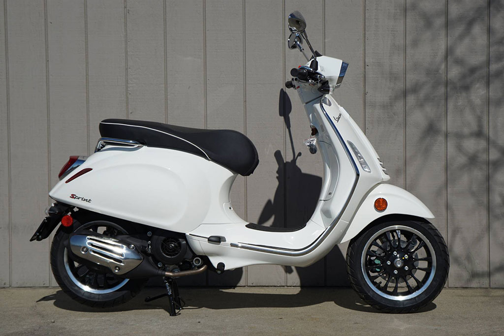 Mengenal Vespa Sprint, Varian dan Harga Mengenal Vespa Sprint, Varian dan Harga