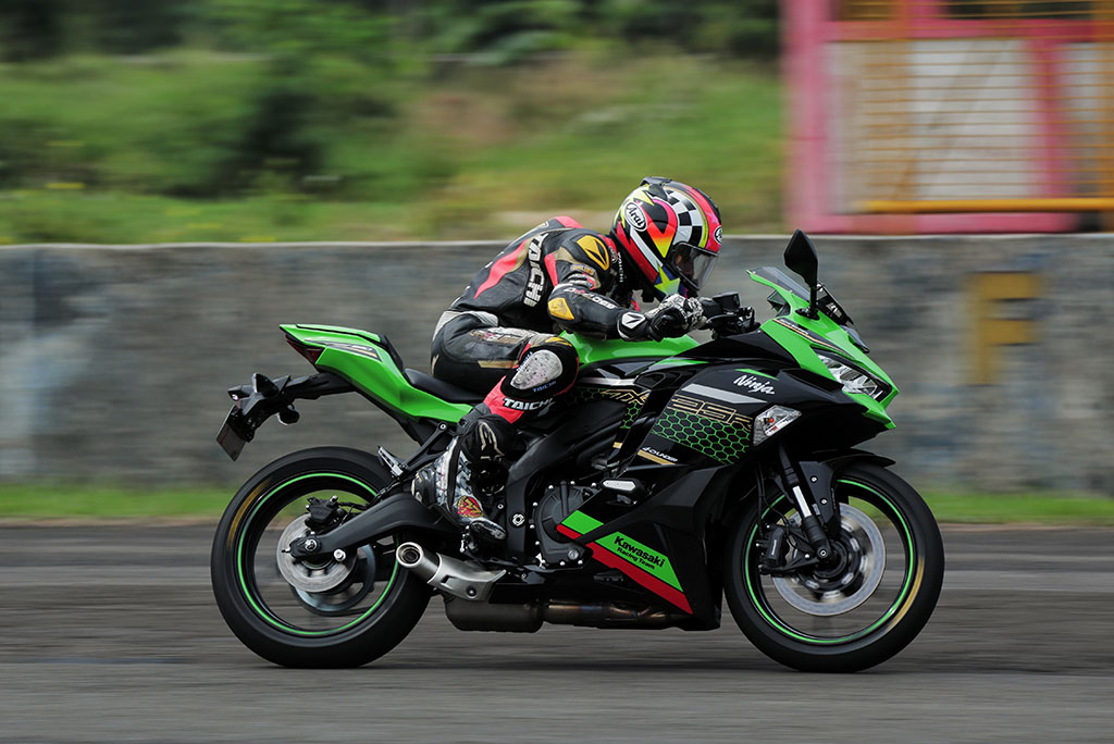 FIRST RIDE: Kawasaki Ninja ZX-25R, Performa Buas! FIRST RIDE: Kawasaki Ninja ZX-25R, Performa Buas!