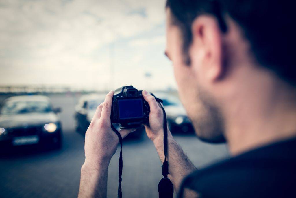How to Take the Right Photos for Your Car Ad How_to_take_the_right_photos_for_your_car