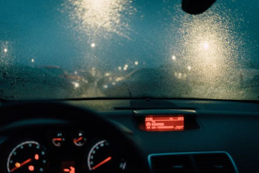 Defog Windshield: Remove Fog from Car Windshield Glass Quickly