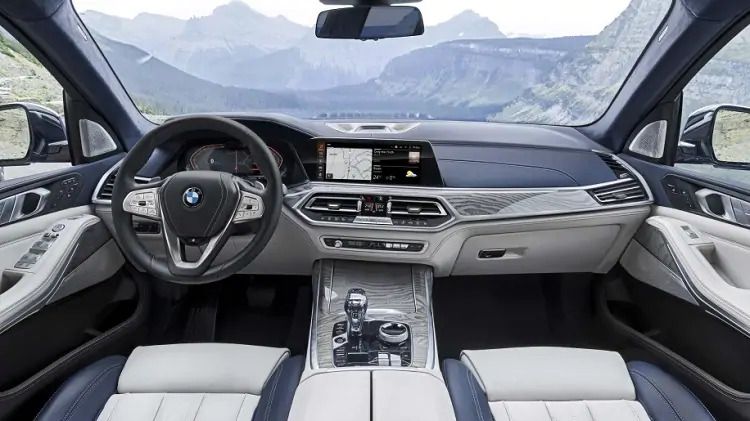 Everything is Big in the 2019 BMW X7 Everything is Big in the 2019 BMW X7