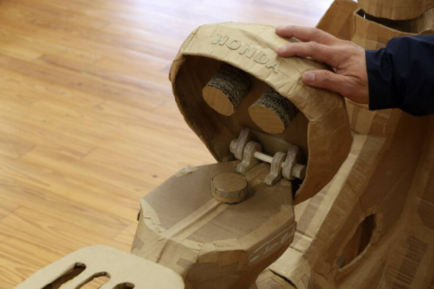 Honda C100 Super Club Replica made of cardboard
