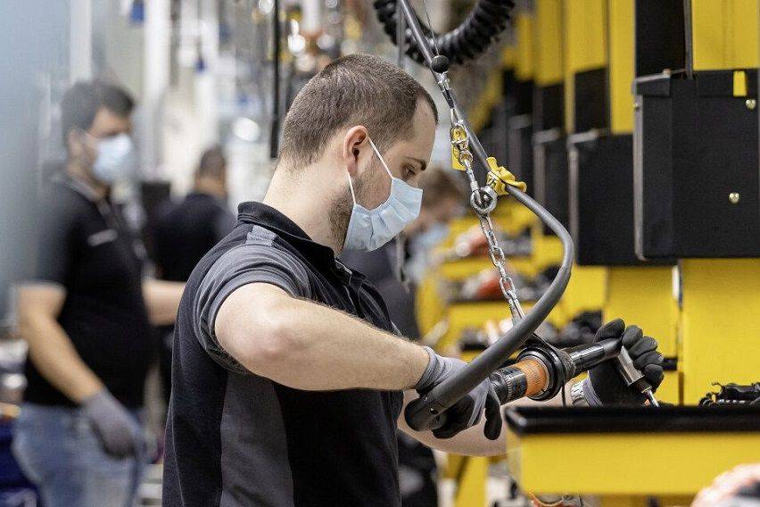 https://media.mercedes-benz.com/