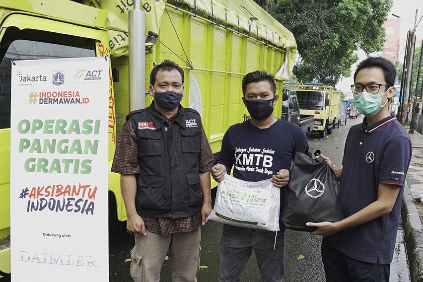 DCVI Berikan Bantuan Kepada Supir Truk dan Bus Terdampak Pandemi Daimler bus truk COVID-19