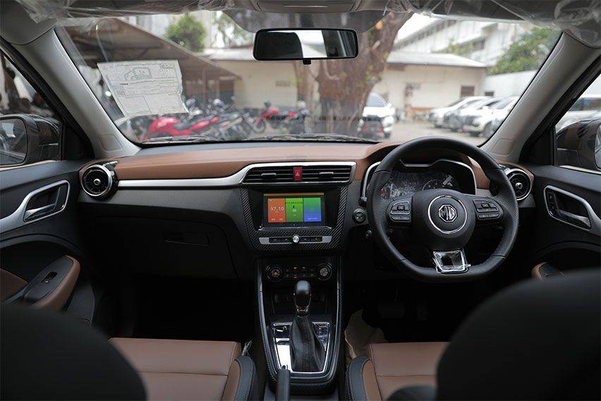 MG ZS interior