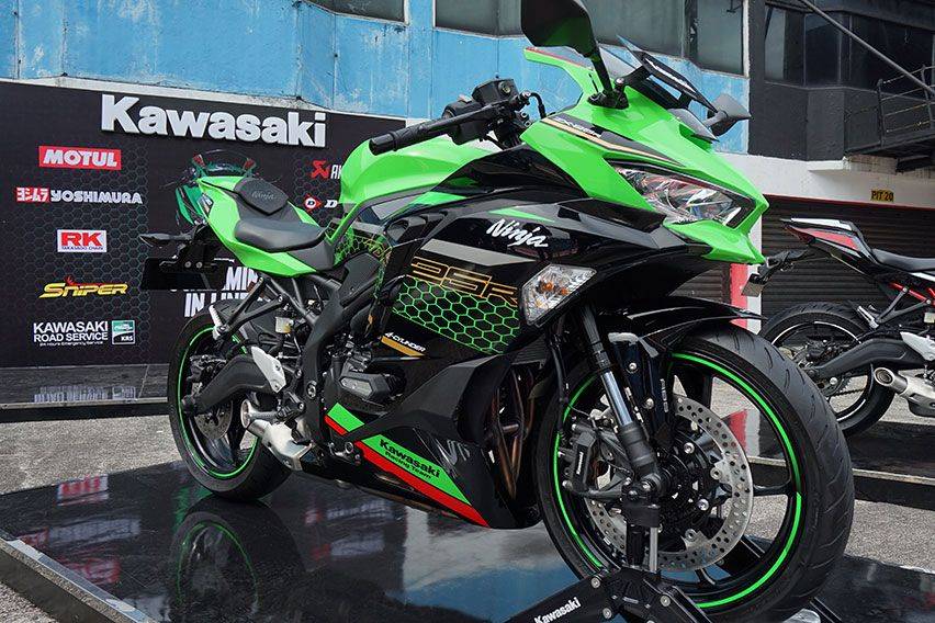 Impresi Dua Sport Fairing Seperempat Liter Di Lintasan Pacu, Begini ...