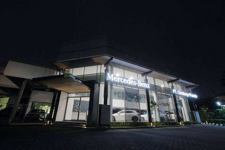 Mercedes-Benz dealer