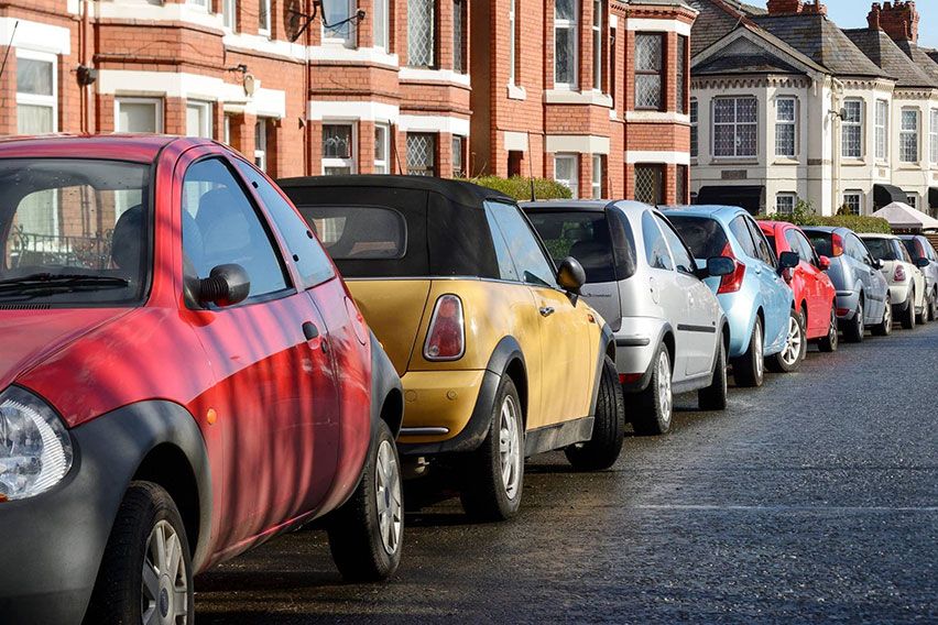 6 Tips Aman Parkir Mobil di Luar Rumah 6 Tips Aman Parkir Mobil di Luar Rumah
