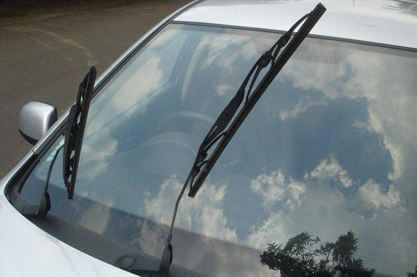 Wiper Mobil