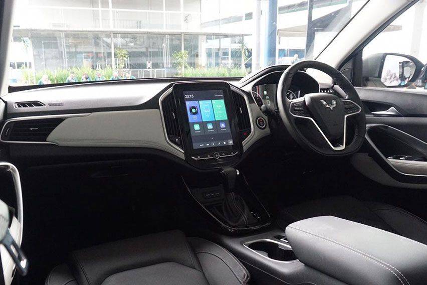 Wuling Almaz interior