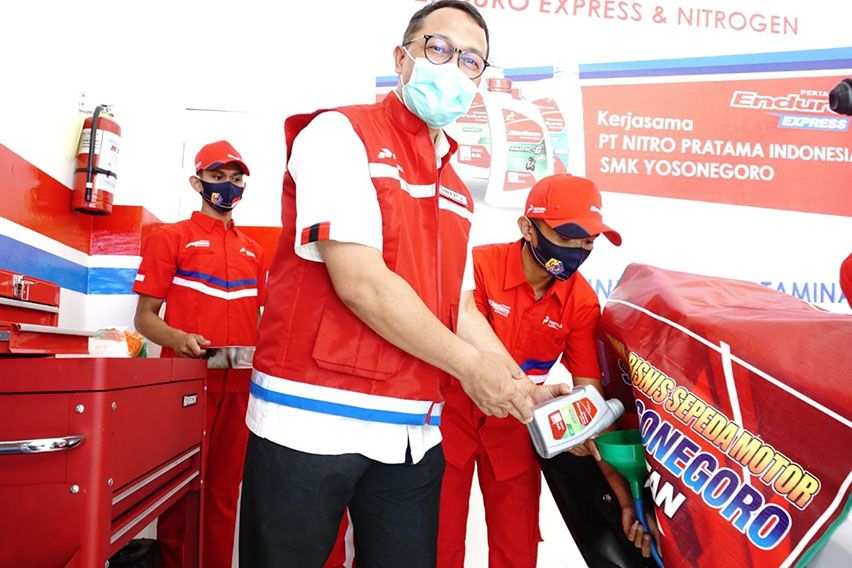 Pertamina Lubricants Buka Bengkel Enduro Express di SMK Yosonegoro Magetan Pertamina Enduro Express