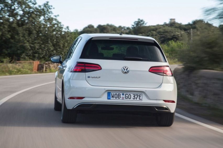 Volkswagen partners with Uber to provide sustainable public transportation volkswagen e-golf