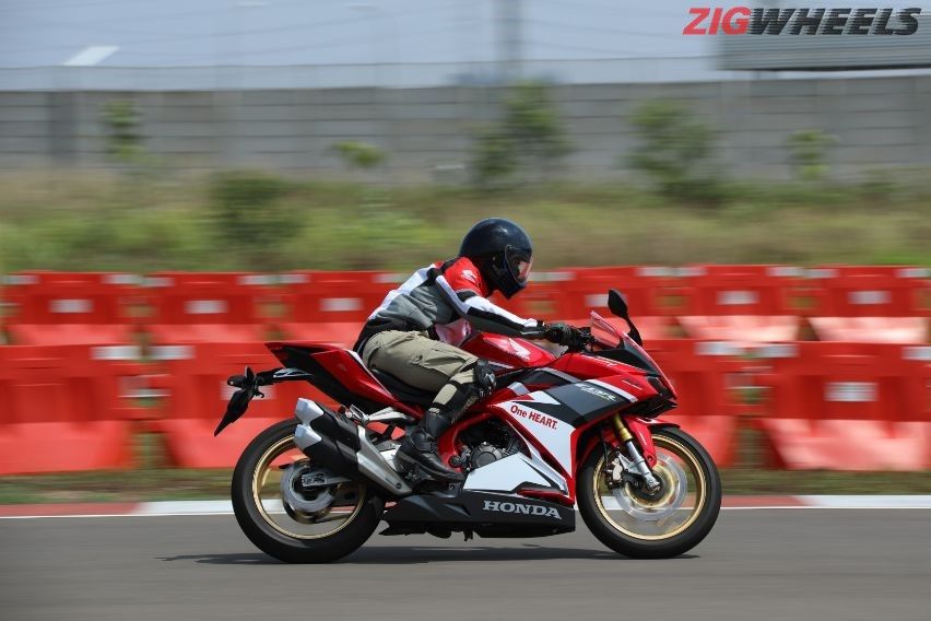 Pelajari Teknik Pengereman saat Berkendara Motor dalam Kecepatan Tinggi Pelajari Teknik Pengereman saat Berkendara Motor dalam Kecepatan Tinggi