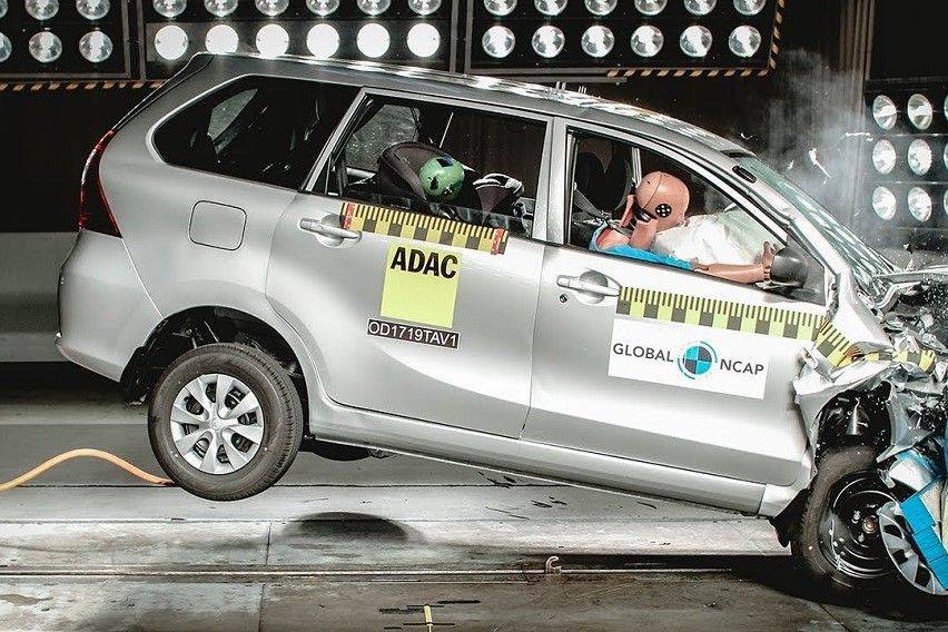 toyota avanza crash