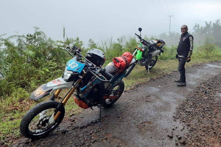 Jalur gunung bongkok