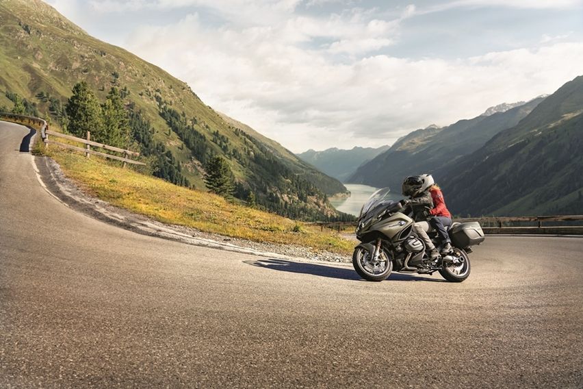BMW R 1250 RT Model 2021 Bertabur Fitur Mutakhir 2021 BMW R 1250 RT