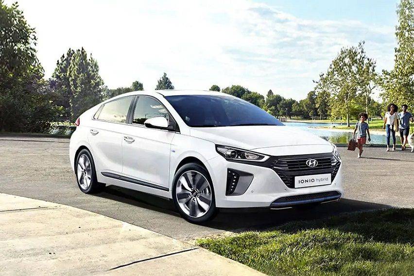 hyundai-ioniq-hybrid-front-angle-low-view-311500