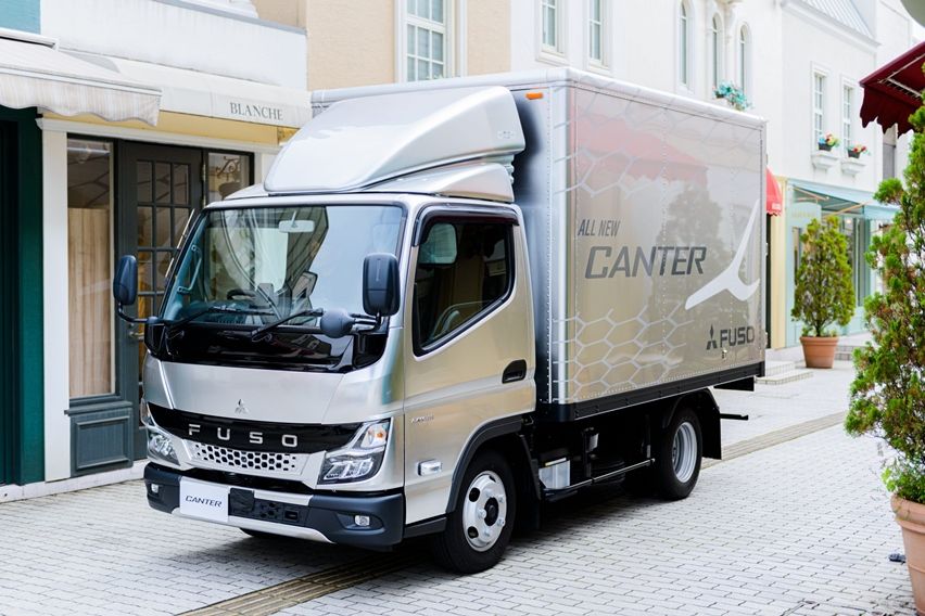 Mitsubishi Fuso All New Canter Bawa Teknologi Paling Mutakhir dalam Truk Ringan Mitsubishi Fuso All New Canter Bawa Teknologi Paling Mutakhir dalam Truk Ringan