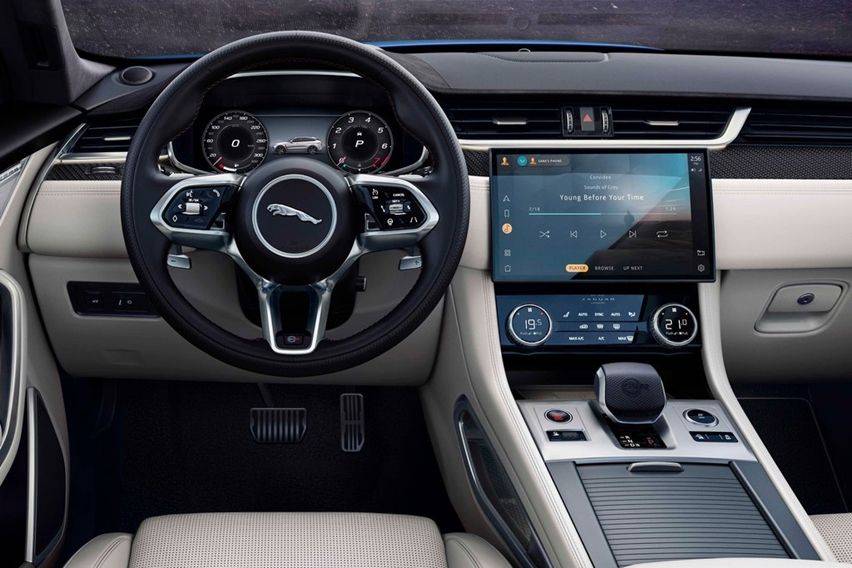 Jaguar F-Pace cabin