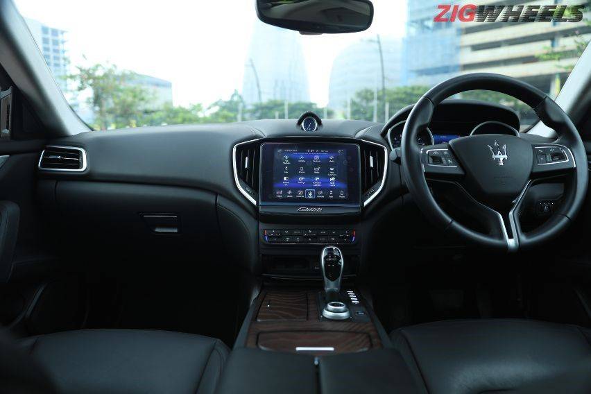 Maserati ghibli interior