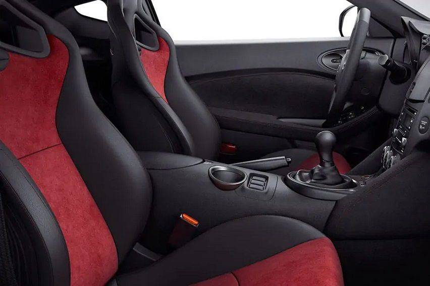 new Nissan 370Z seats