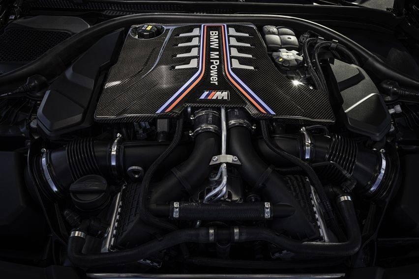 BMW M5 engine