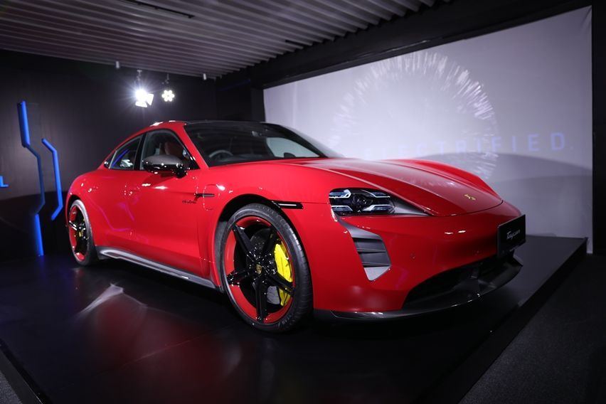 Porsche Taycan Mendarat di Indonesia, Ditawarkan Mulai Rp 2,5 Miliar