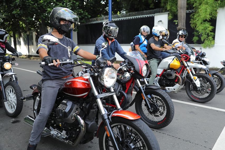 Berkendara Minggu Pagi Bersama Moto Guzzi, Hadirkan Semua Line Up untuk Diuji OTO sunmori