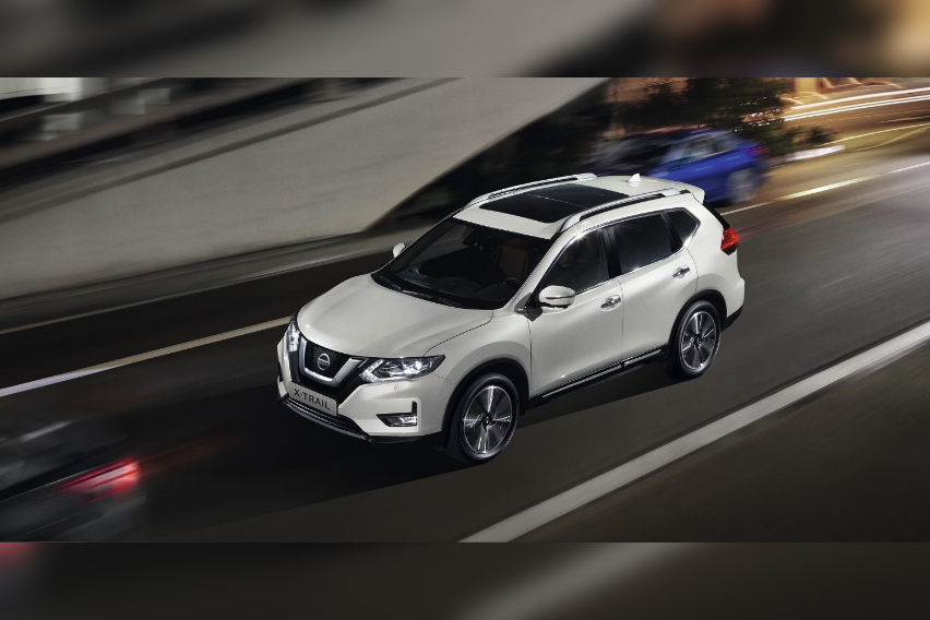 What color best suits the Nissan X-Trail?