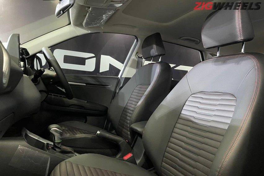 interior kia sonet smart