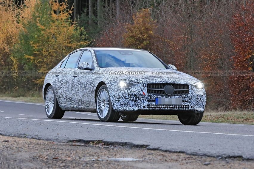 Sebuah Mercedes-Benz C-Class Berkamuflase Tertangkap Kamera Intai, Ada Sesuatu yang Tak Lazim Mercedes C-Class spy shot