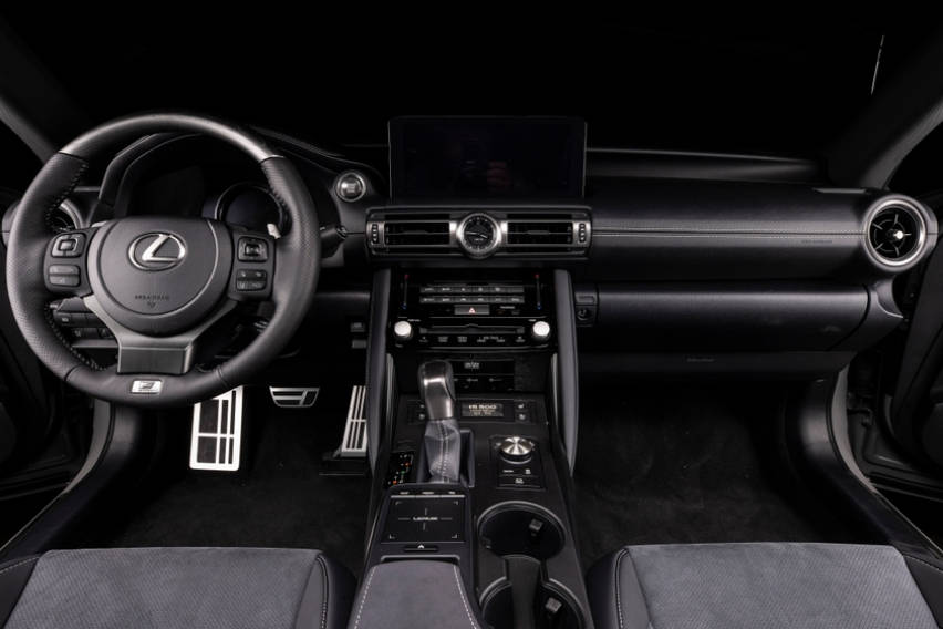 2022-IS-500-interior