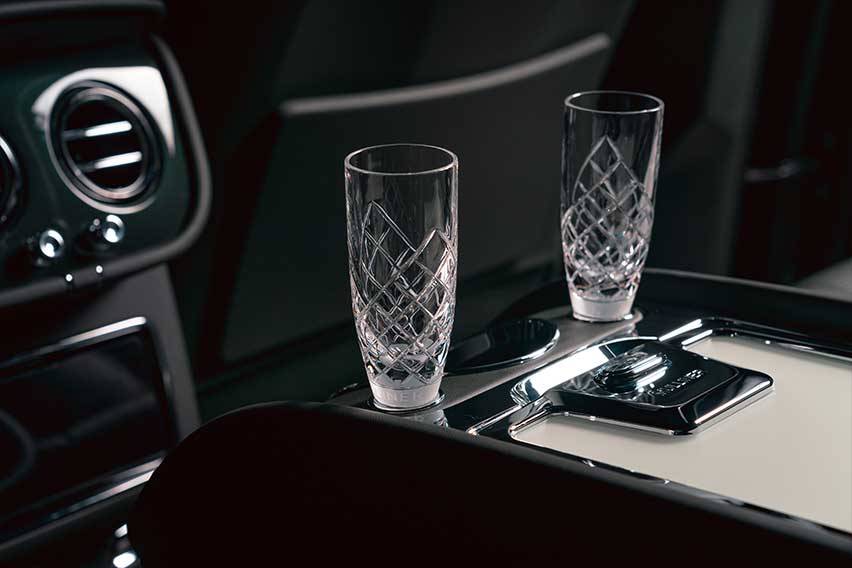 bentayga-hybrid-green-champagne-flutes