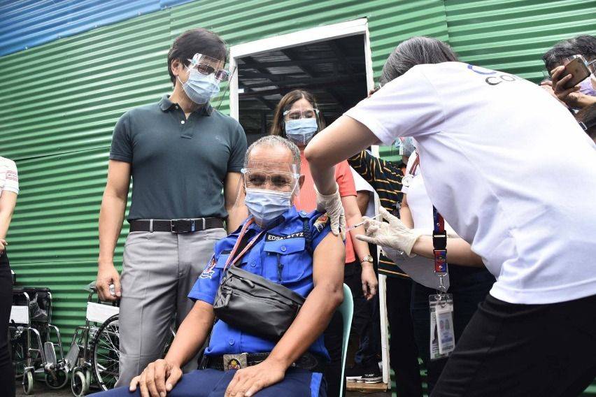 MMDA vaccination drive