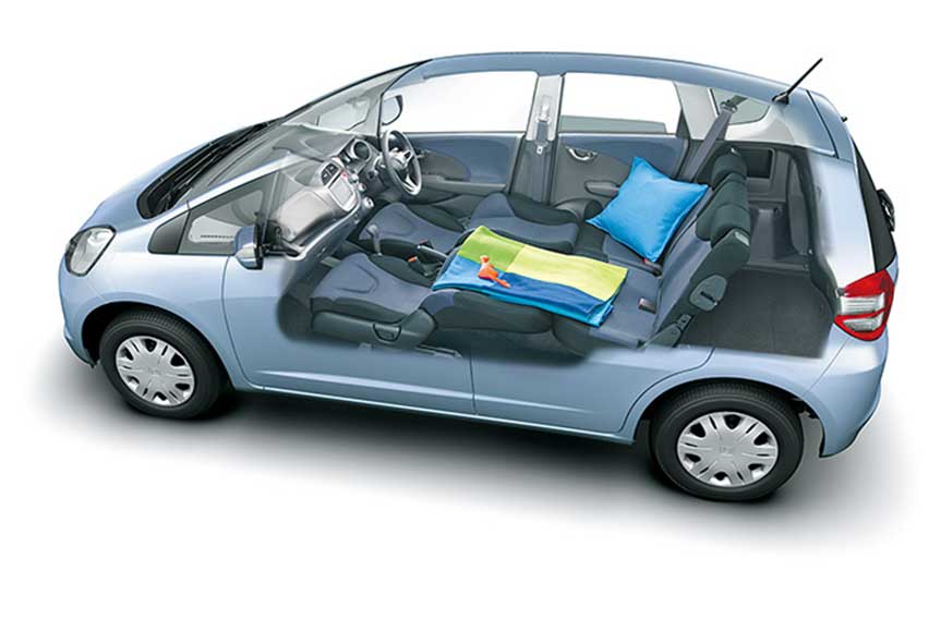 Second-Generation-Honda-Jazz-interior